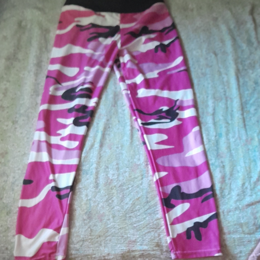 Stylish Pink Camouflage Leggings